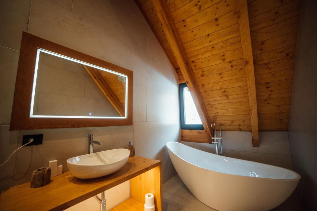 Hotel Kulla E Bajraktarit Boge エクステリア 写真