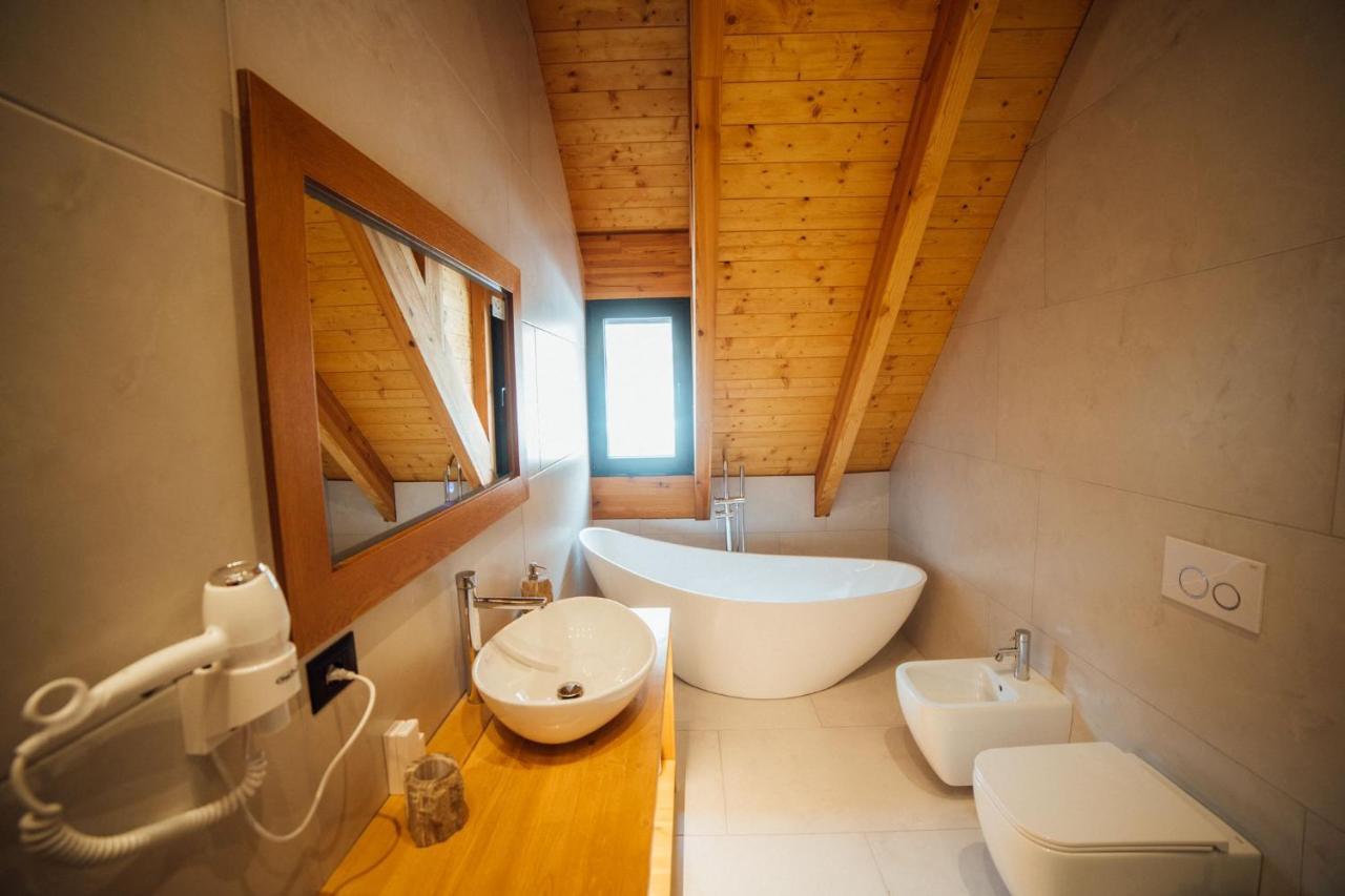 Hotel Kulla E Bajraktarit Boge エクステリア 写真